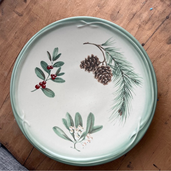 Pfaltzgraff Winterwood Side Plate 9.5” Greenery and Berries. - Picture 2 of 4
